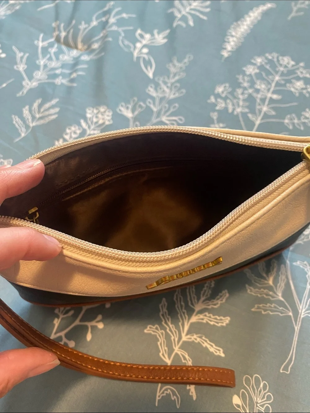 NWOT Lovevook Wristlet